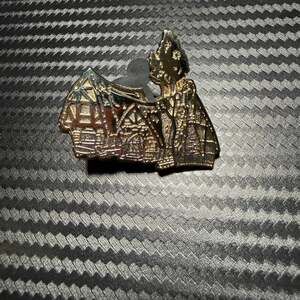 Disney Official Pin Trading The Seven Dwarfs Cottage Snow White 2002 Lanyard